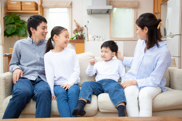 40代のご夫妻と小学生のお子様と年中のお子様